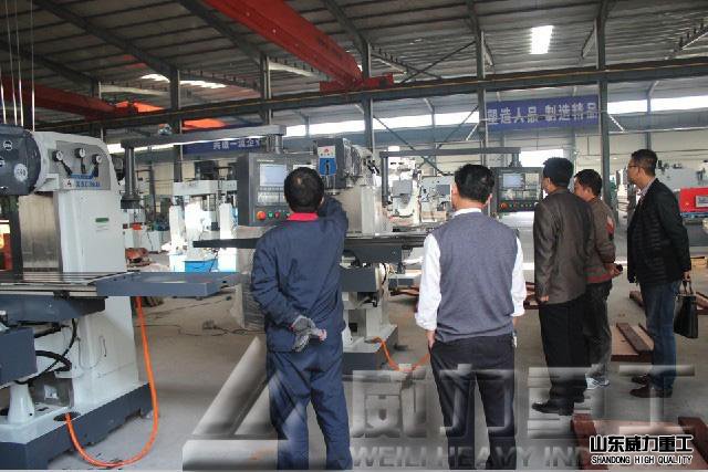 邯鄲客戶來廠驗(yàn)收搖臂鉆床