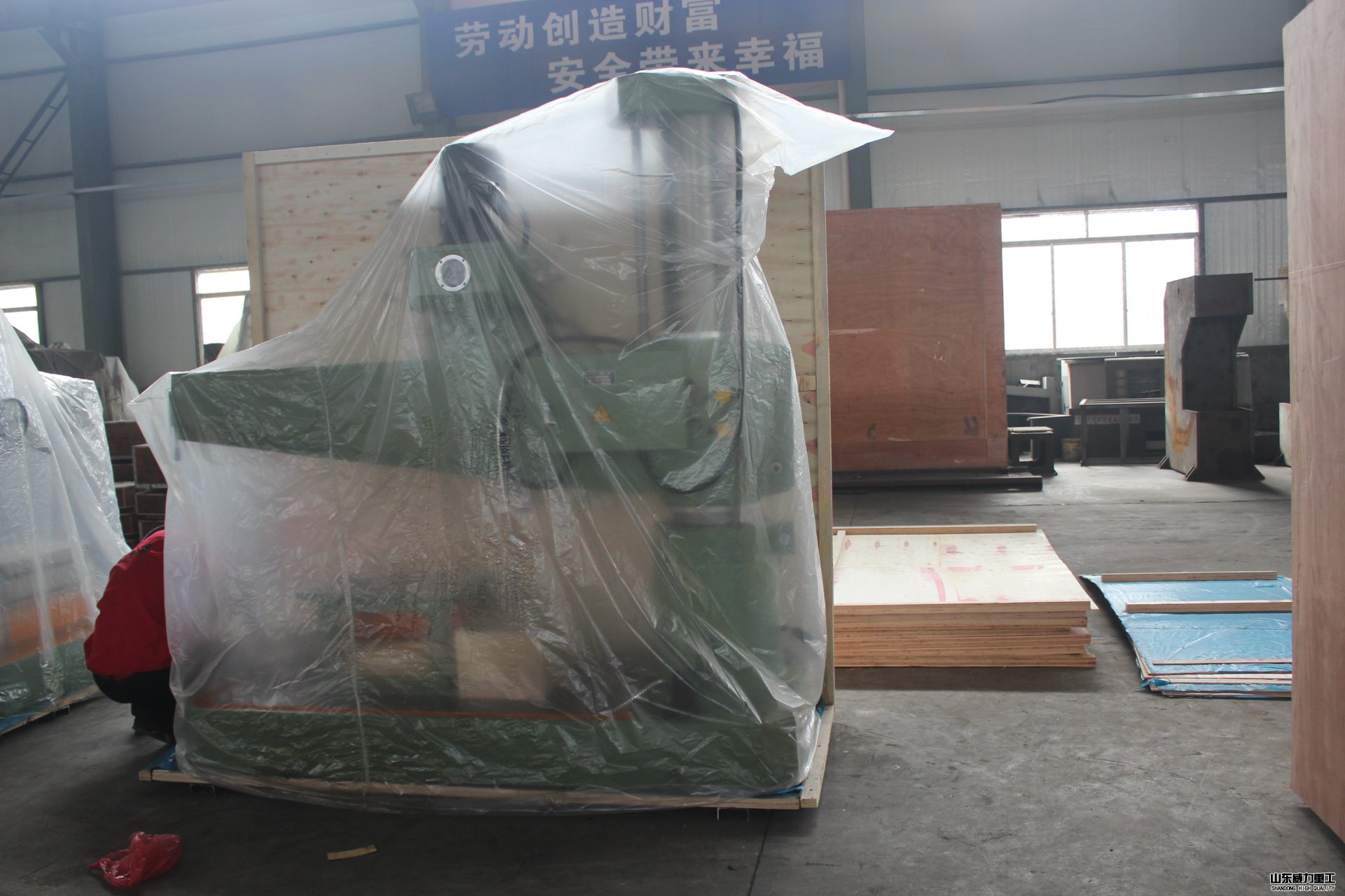 ZQ3050搖臂鉆床打包裝現(xiàn)場