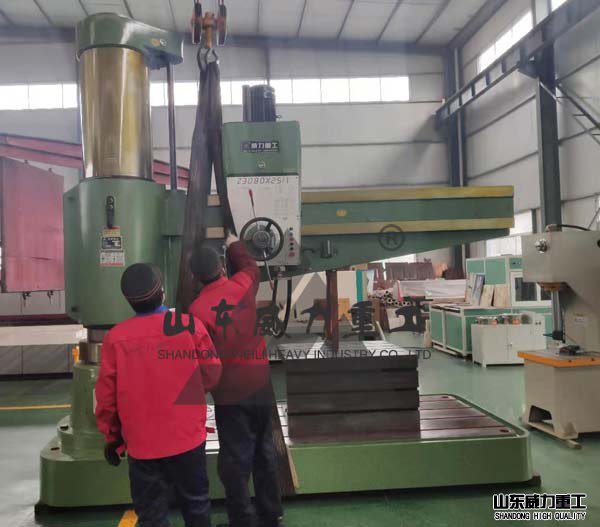 Z3080X25搖臂鉆床車(chē)間裝貨圖