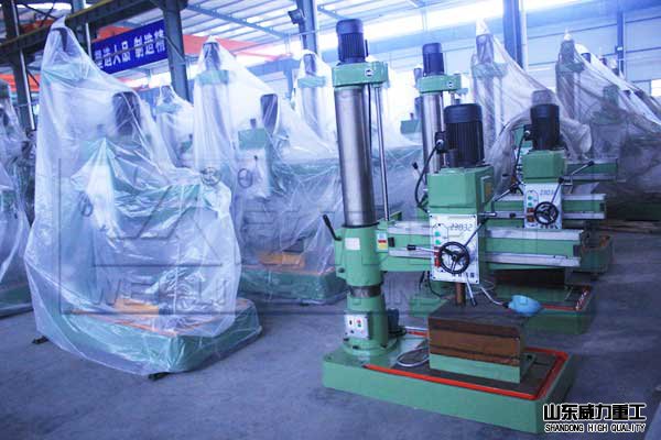 3032搖臂鉆床車(chē)間現(xiàn)貨圖片